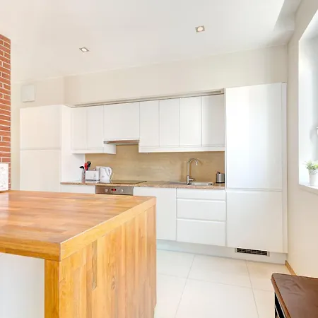 Апартаменты Old Town Szafarnia & By Renters *