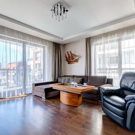 Old Town Szafarnia & By Renters Апартаменты *