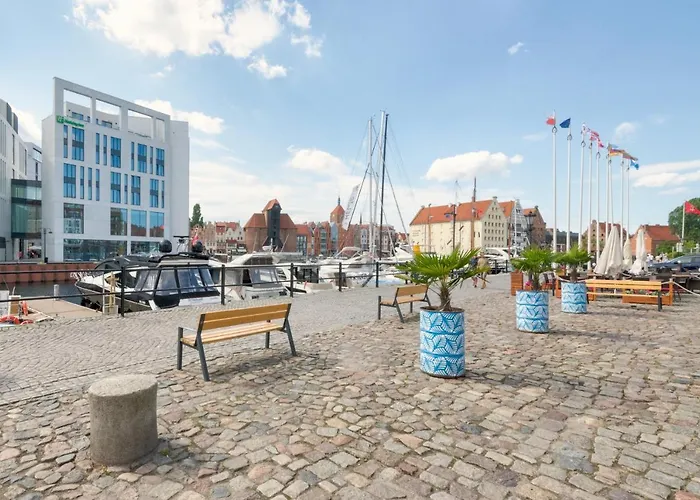 Old Town Szafarnia & By Renters Apartment