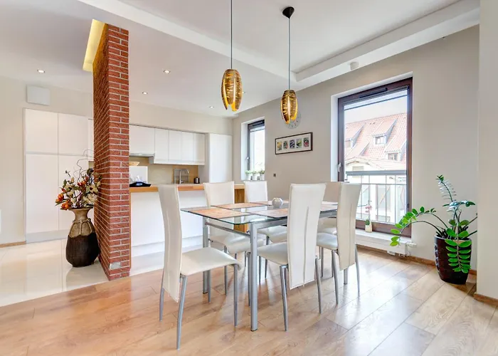 Old Town Szafarnia & By Renters Apartmán *